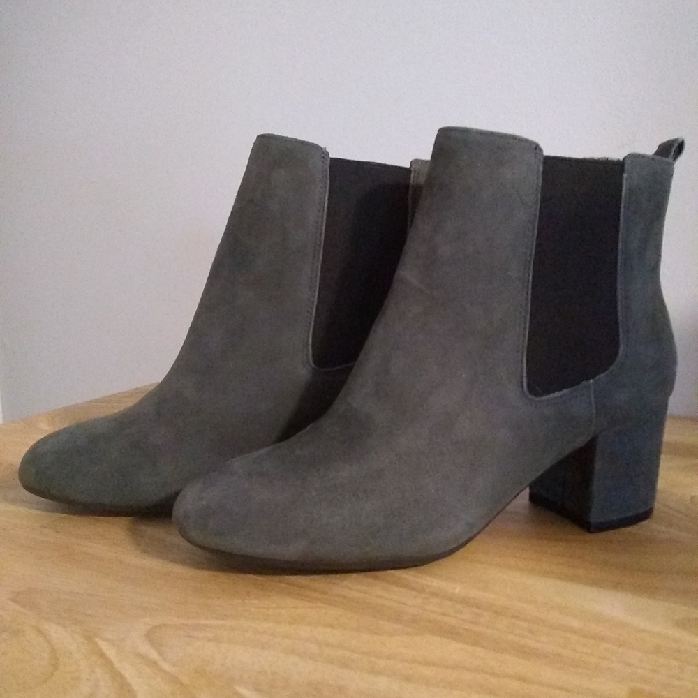 NWOT Aerosoles Stockholder Suede Ankle Boots